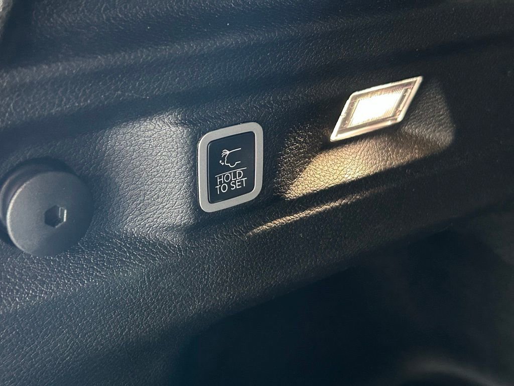 Used 2023 Jeep Grand Cherokee L Laredo image 44