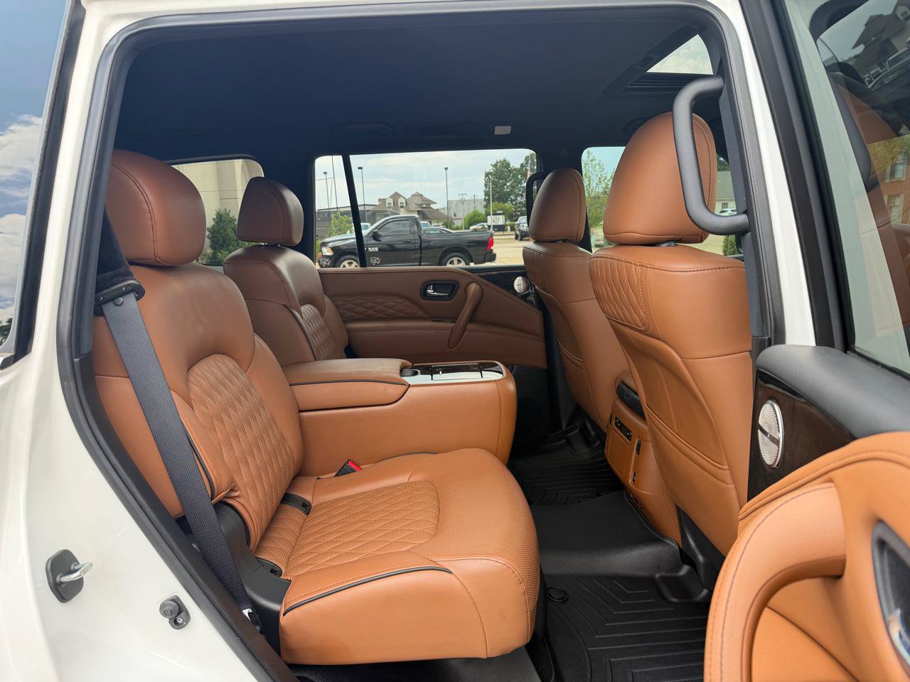 Used 2024 INFINITI QX80 Sensory w/ Cargo Package AWD/4WD image 10