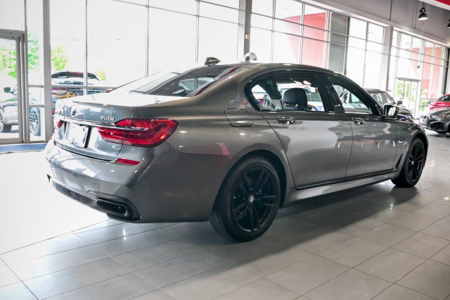 Used 2019 BMW 750i xDrive w/ M Sport Package AWD/4WD image 5