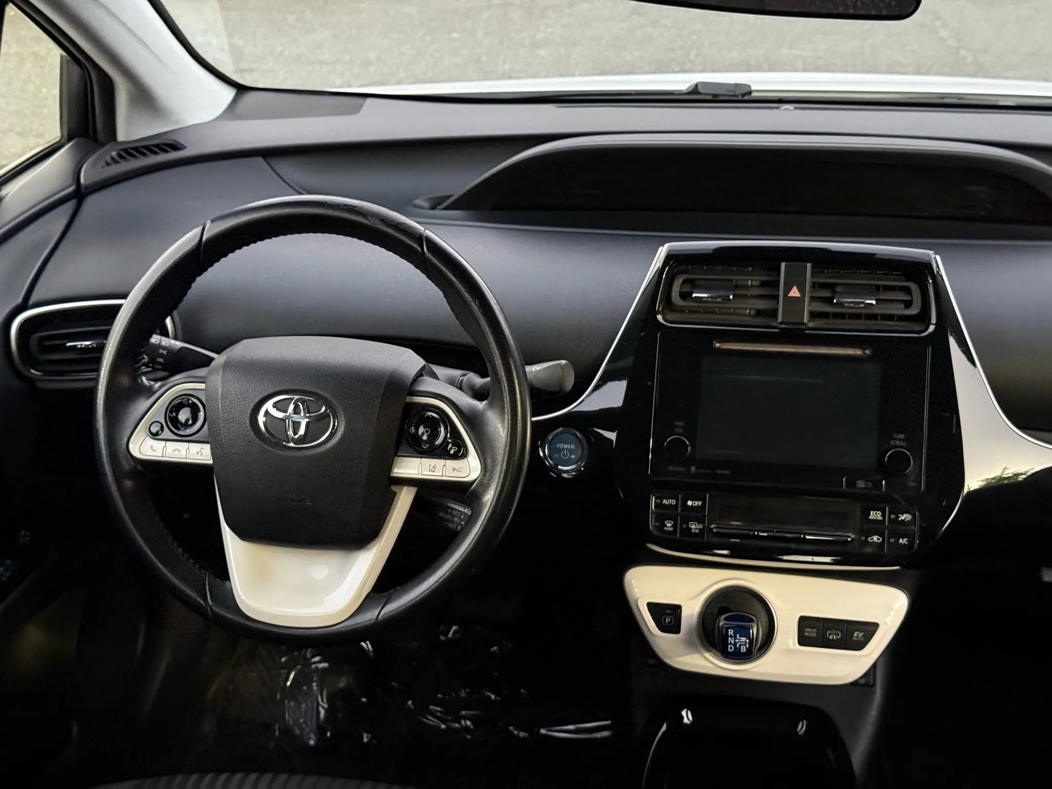 Used 2018 Toyota Prius Prime Plus w/ Carpet Mat Package image 28