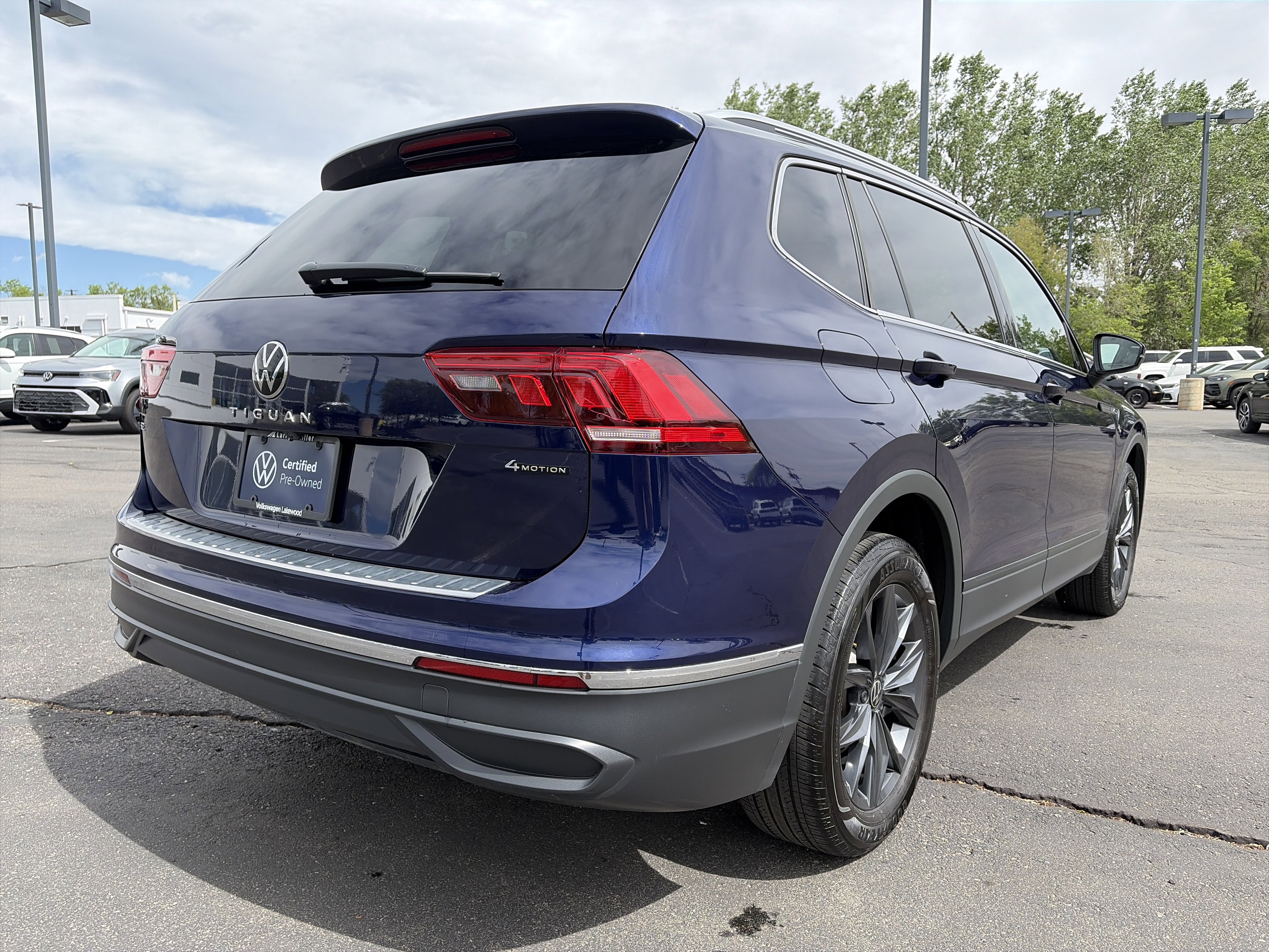 Used 2023 Volkswagen Tiguan SE w/ Panoramic Sunroof Package AWD/4WD image 6