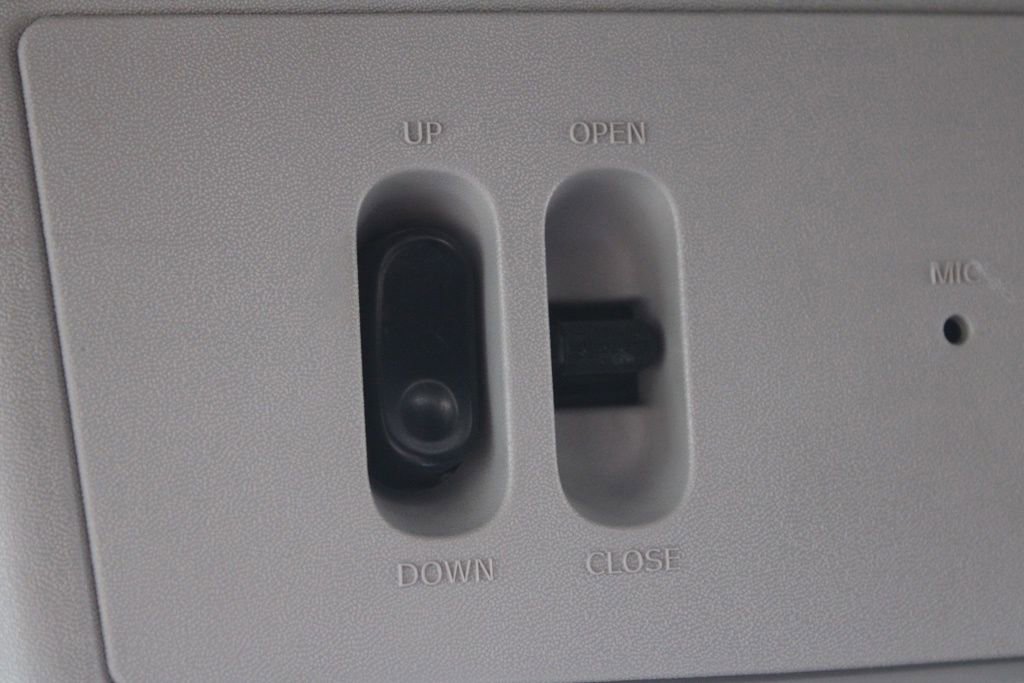 Used 2013 Nissan Titan SL w/ Moonroof Pkg image 28