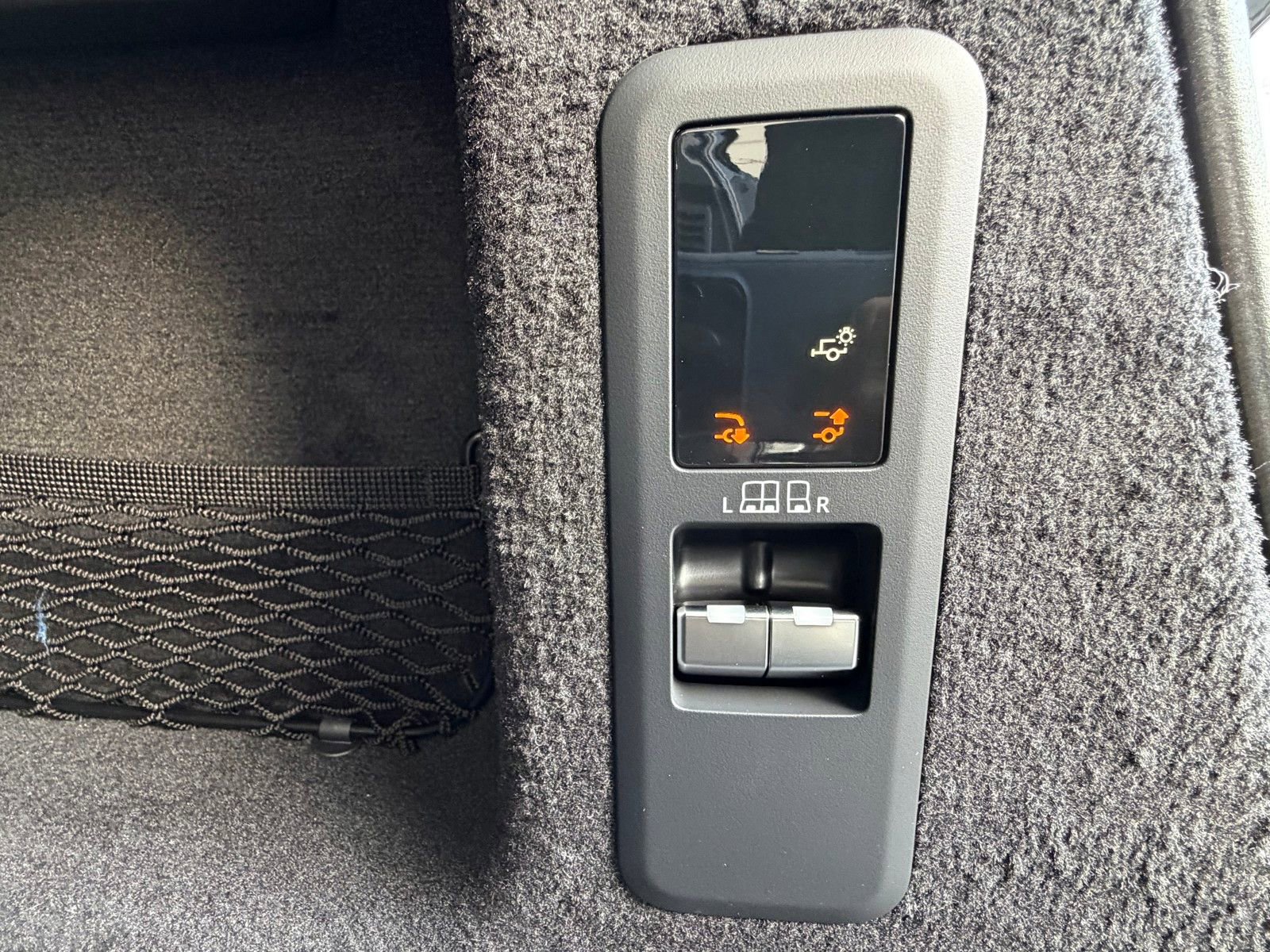 New 2026 Land Rover Range Rover Sport SV image 33