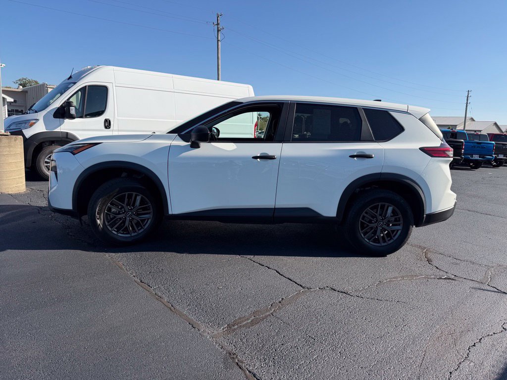 Used 2024 Nissan Rogue S FWD image 4