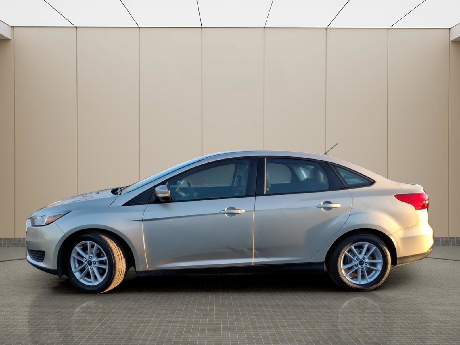 Used 2017 Ford Focus SE w/ Cold Weather Package image 12