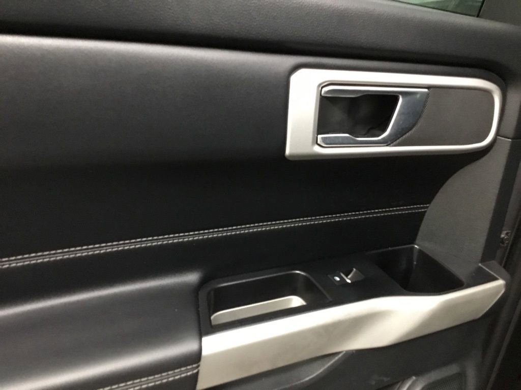 Used 2022 Ford Explorer XLT image 13
