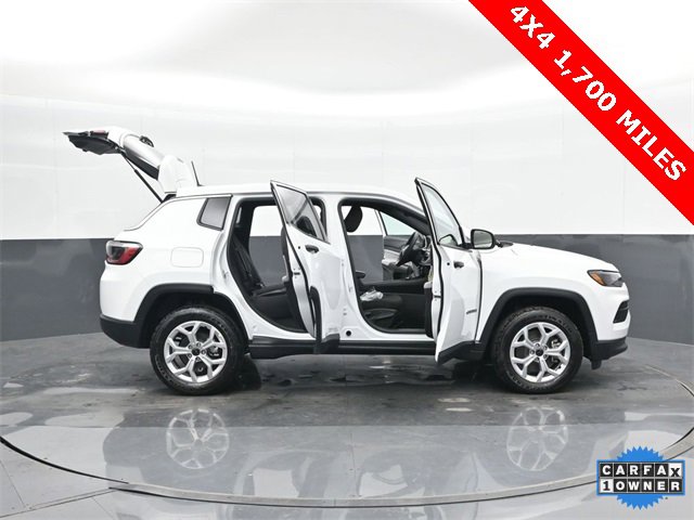 Used 2025 Jeep Compass Sport image 46