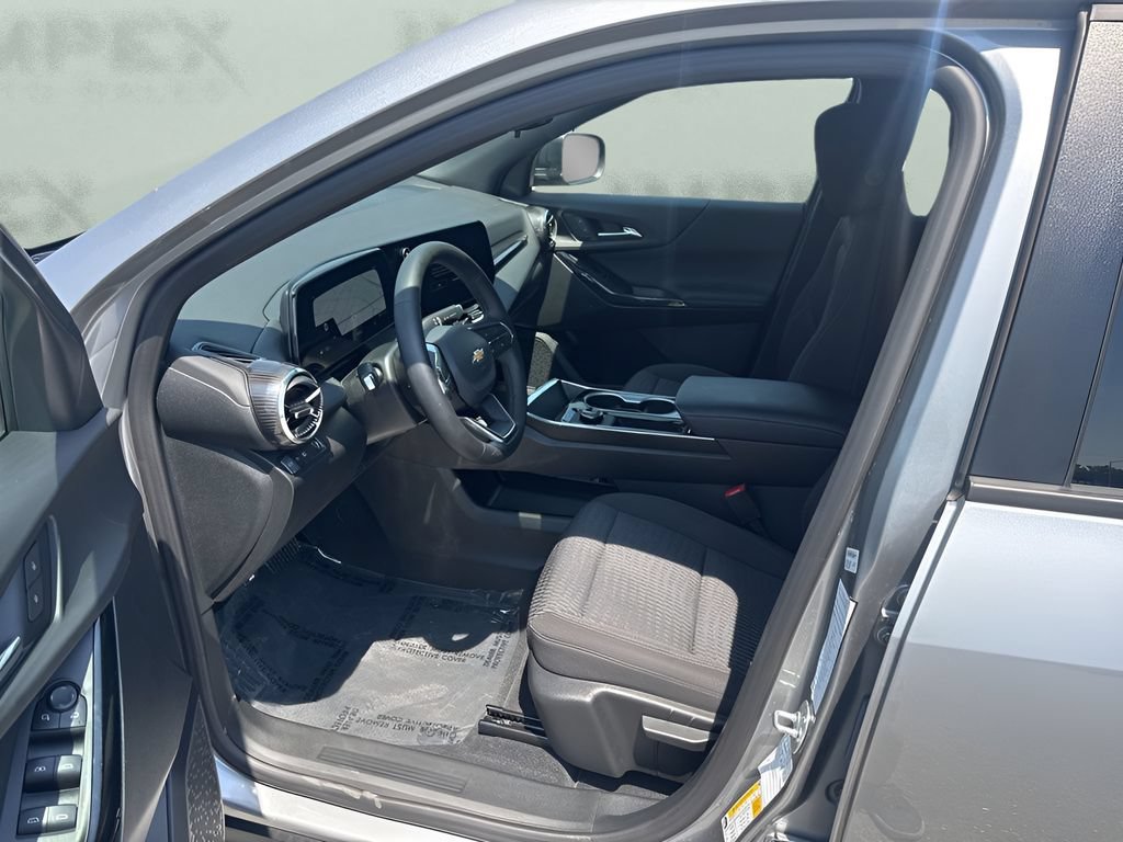 Used 2026 Chevrolet Equinox LT FWD image 9