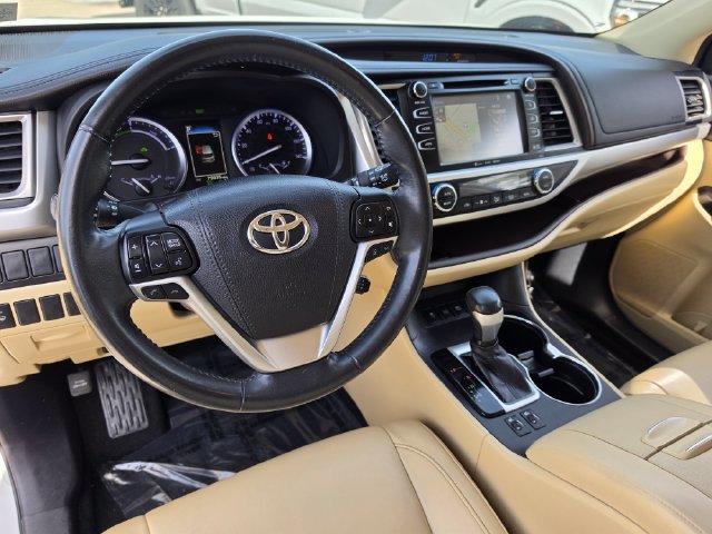 Used 2018 Toyota Highlander XLE AWD/4WD image 11
