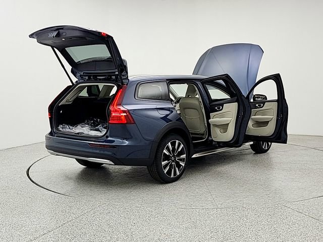 New 2026 Volvo V60 B5 Cross Country Ultra w/ Climate Package image 11