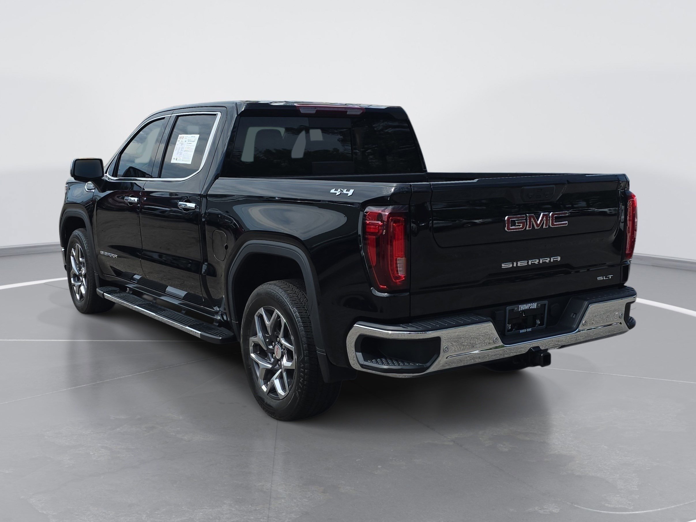 Used 2024 GMC Sierra 1500 SLT w/ SLT Premium Plus Package AWD/4WD image 5