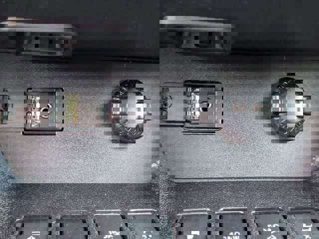 Used 2016 Toyota Highlander Plus AWD/4WD image 31