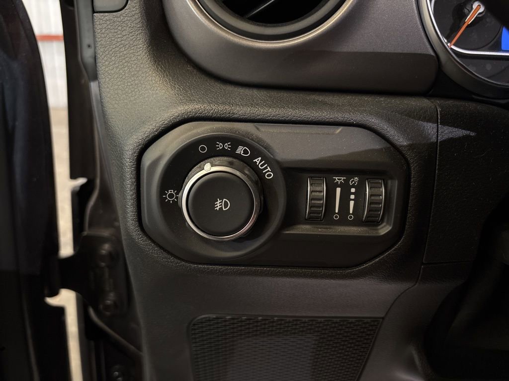 Used 2021 Jeep Wrangler Sport S image 22