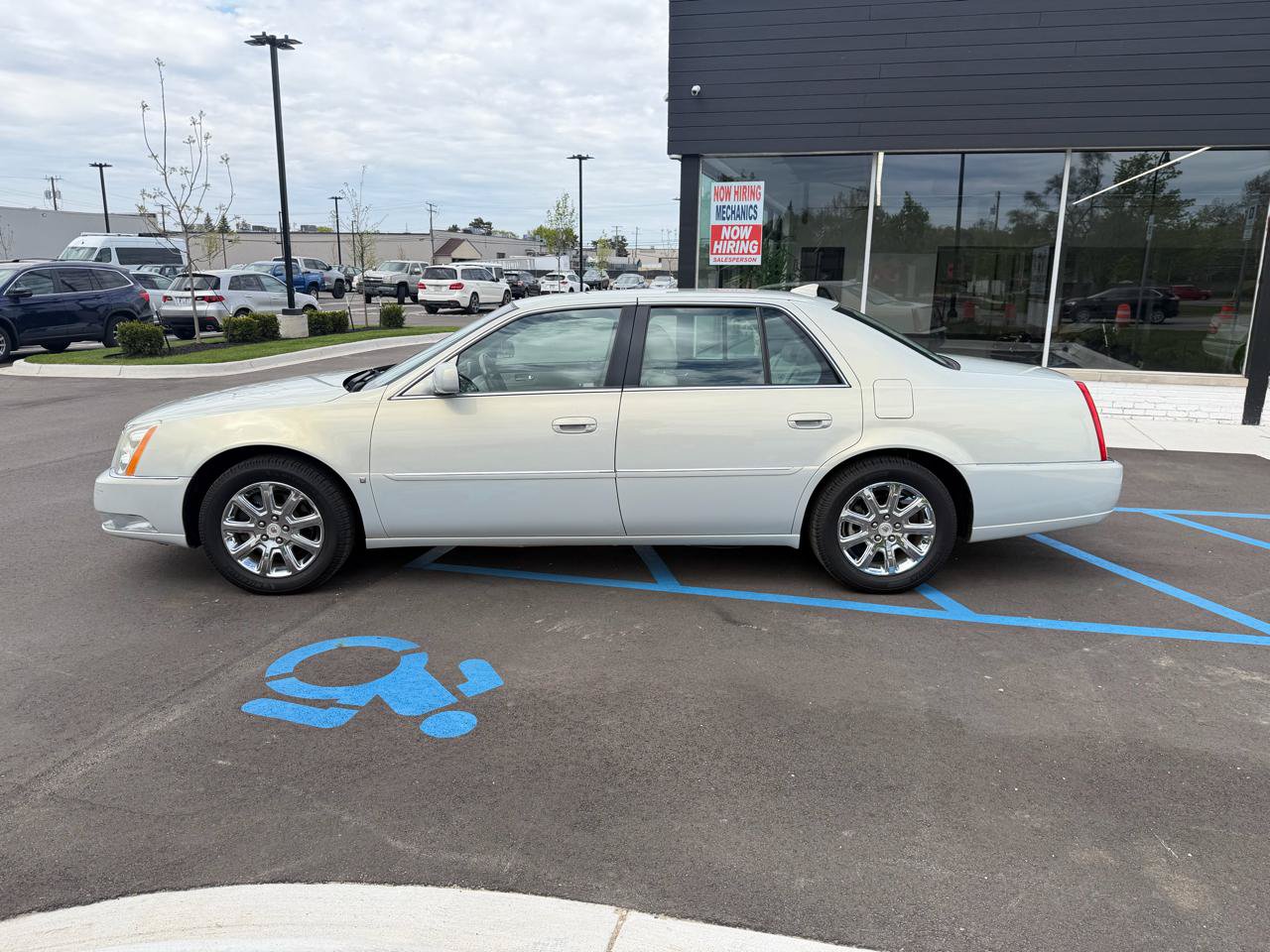 Used 2009 Cadillac DTS FWD image 8