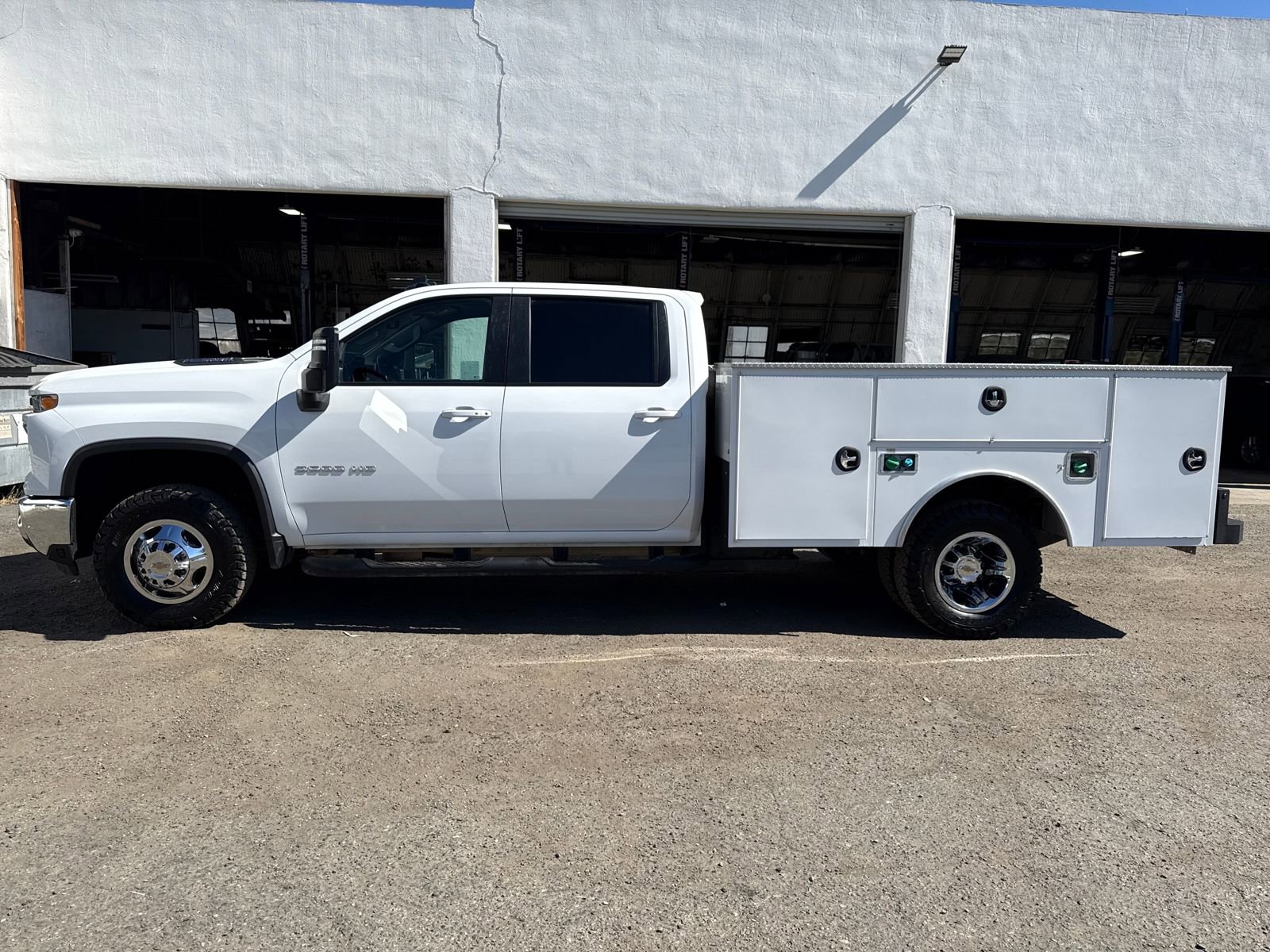 Used 2024 Chevrolet Silverado 3500 LT w/ Convenience Package image 2