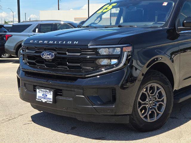 Certified 2025 Ford Expedition Active AWD/4WD image 2