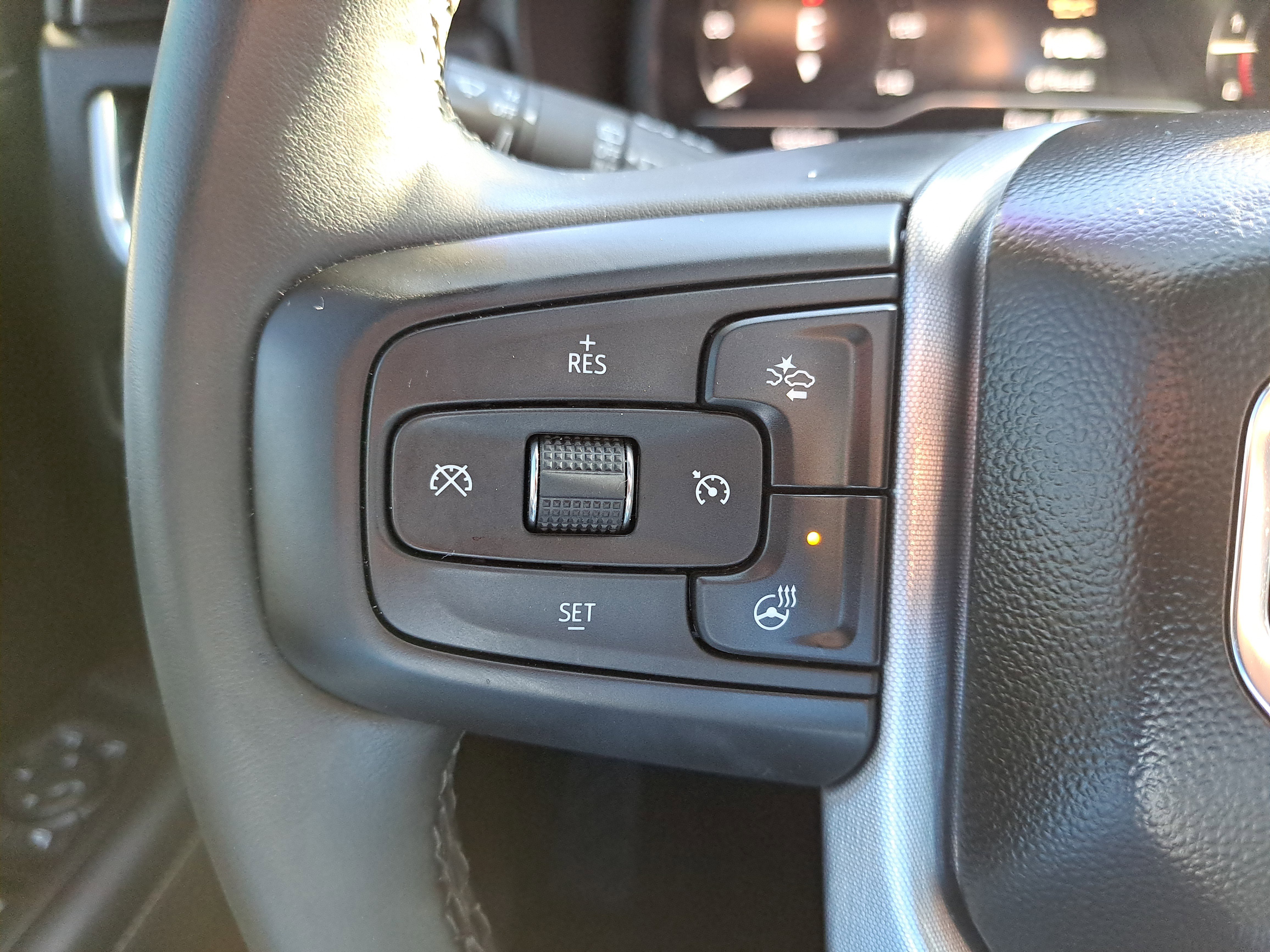 Used 2023 GMC Yukon SLT w/ SLT Premium Package image 18