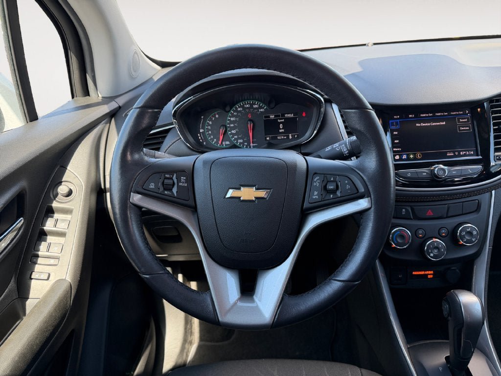 Used 2022 Chevrolet Trax LT w/ LT Convenience Package AWD/4WD image 13