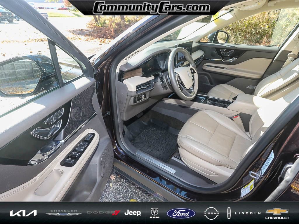 Certified 2023 Lincoln Corsair Reserve w/ Equipment Group 201A image 11