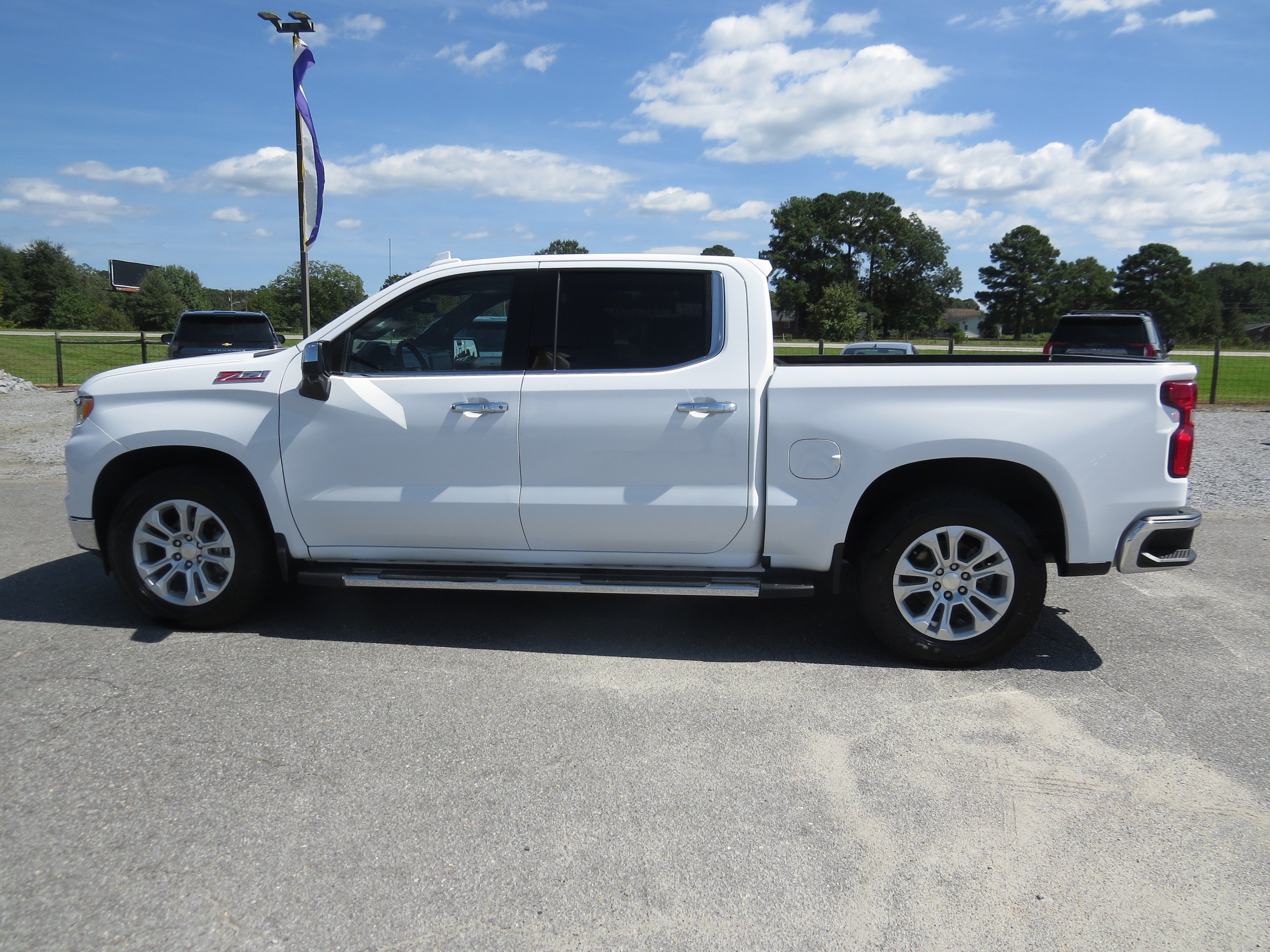 Used 2022 Chevrolet Silverado 1500 LTZ w/ Technology Package AWD/4WD image 6