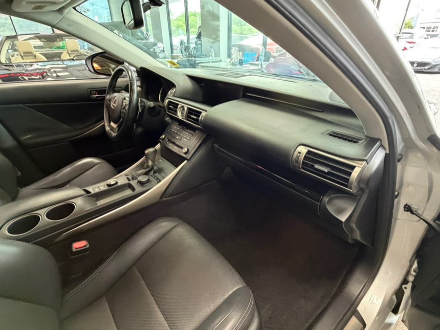Used 2015 Lexus IS 250 w/ Premium Package RWD image 35