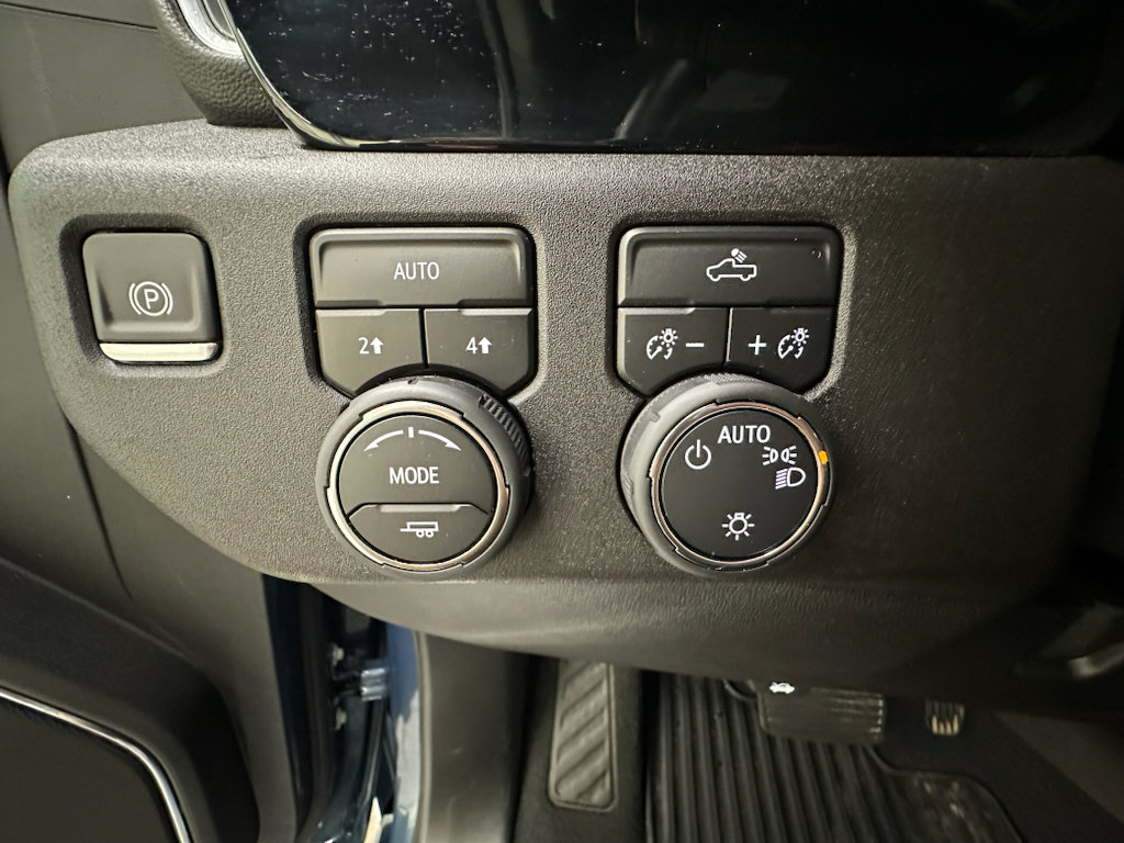 Used 2024 Chevrolet Silverado 1500 LT AWD/4WD image 29