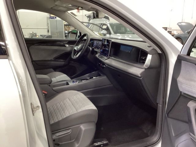 Used 2025 Volkswagen Tiguan S image 12