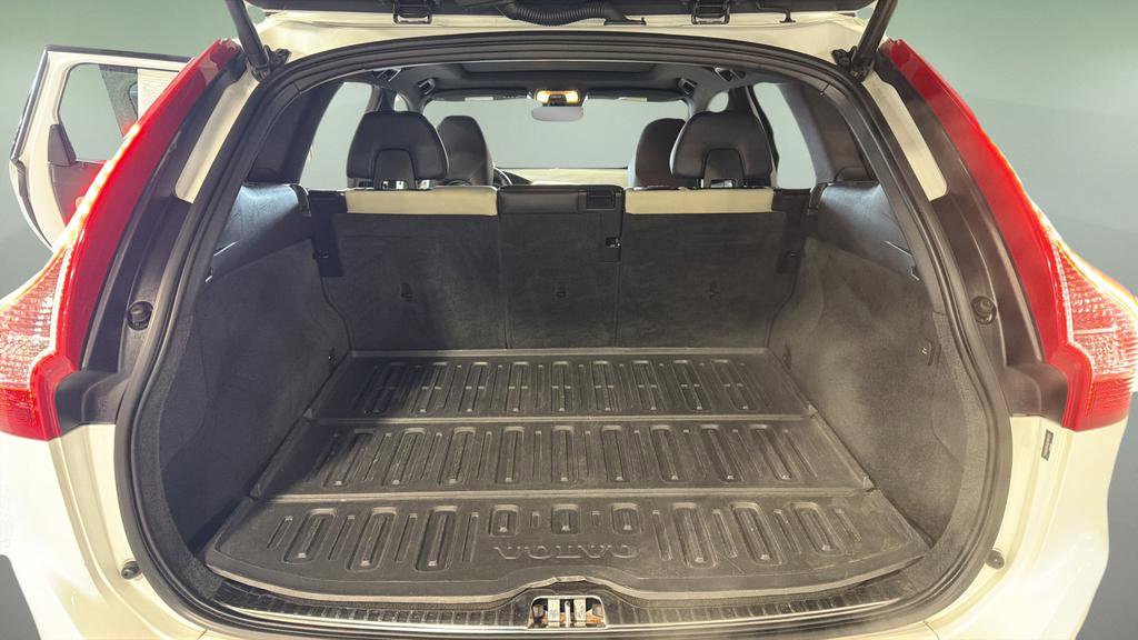Used 2016 Volvo XC60 T6 AWD/4WD image 19