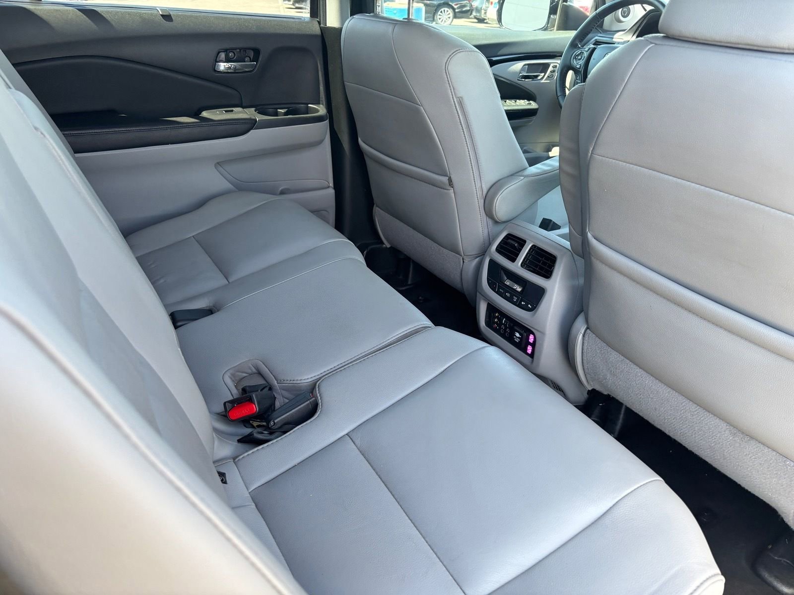 Used 2018 Honda Pilot Touring image 16