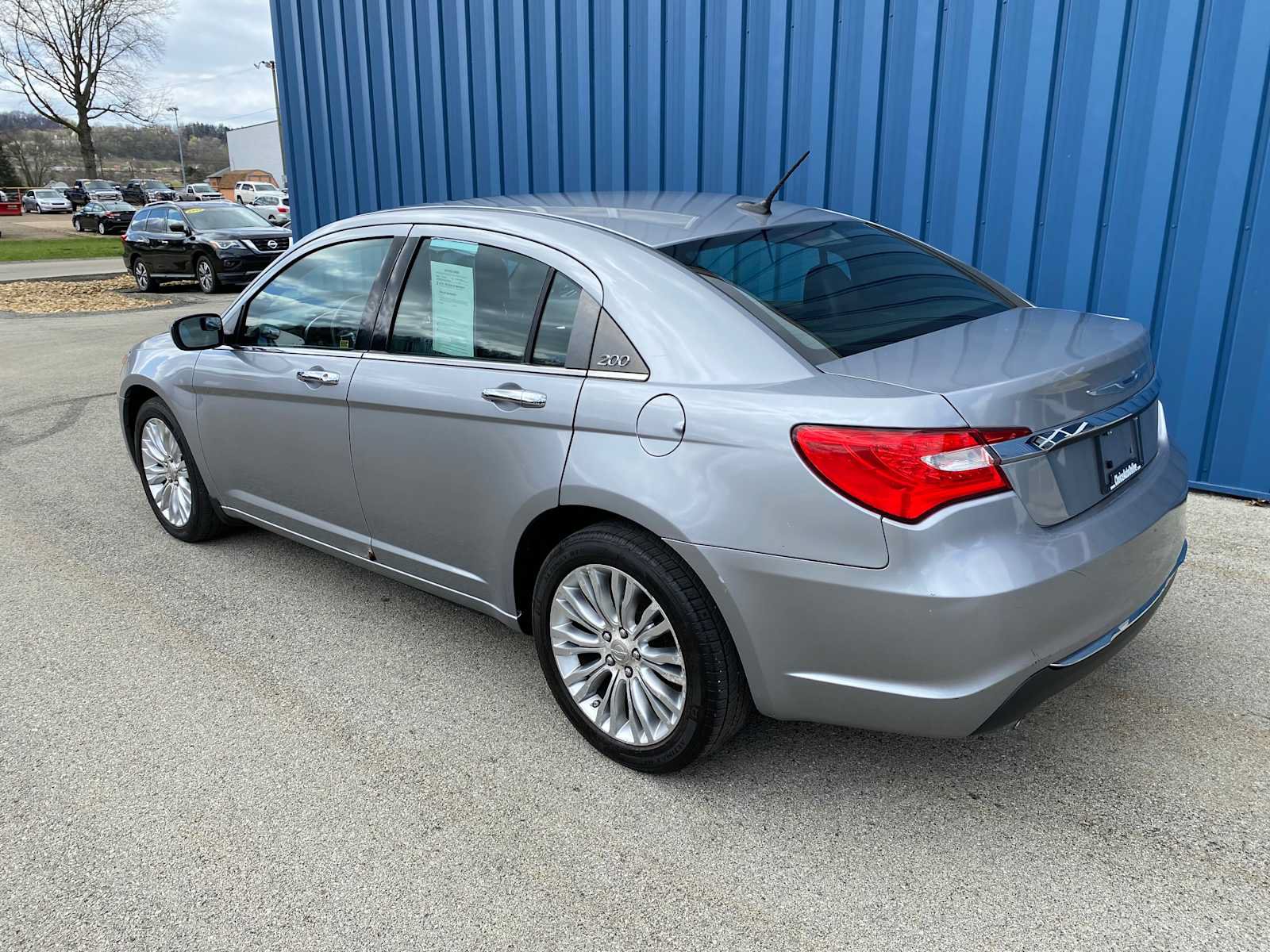 Used 2013 Chrysler 200 Limited FWD image 3