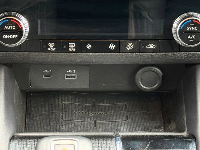 Used 2023 Mitsubishi Outlander SE Black Edition image 6