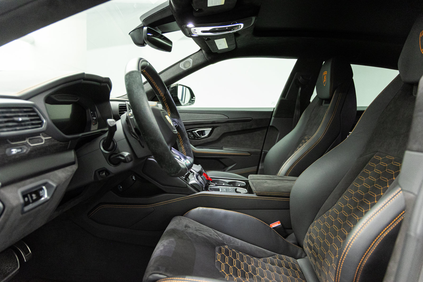 Used 2022 Lamborghini Urus AWD/4WD image 28