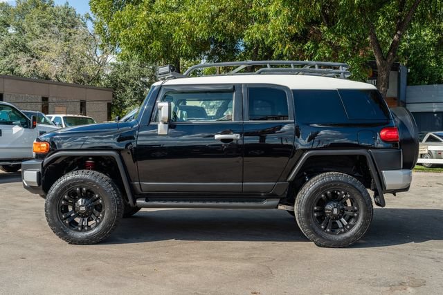 Used 2014 Toyota FJ Cruiser 4WD w/ Upgrade Package image 3