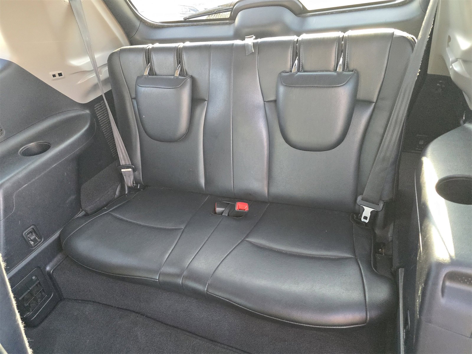 Used 2010 Toyota Highlander SE image 13