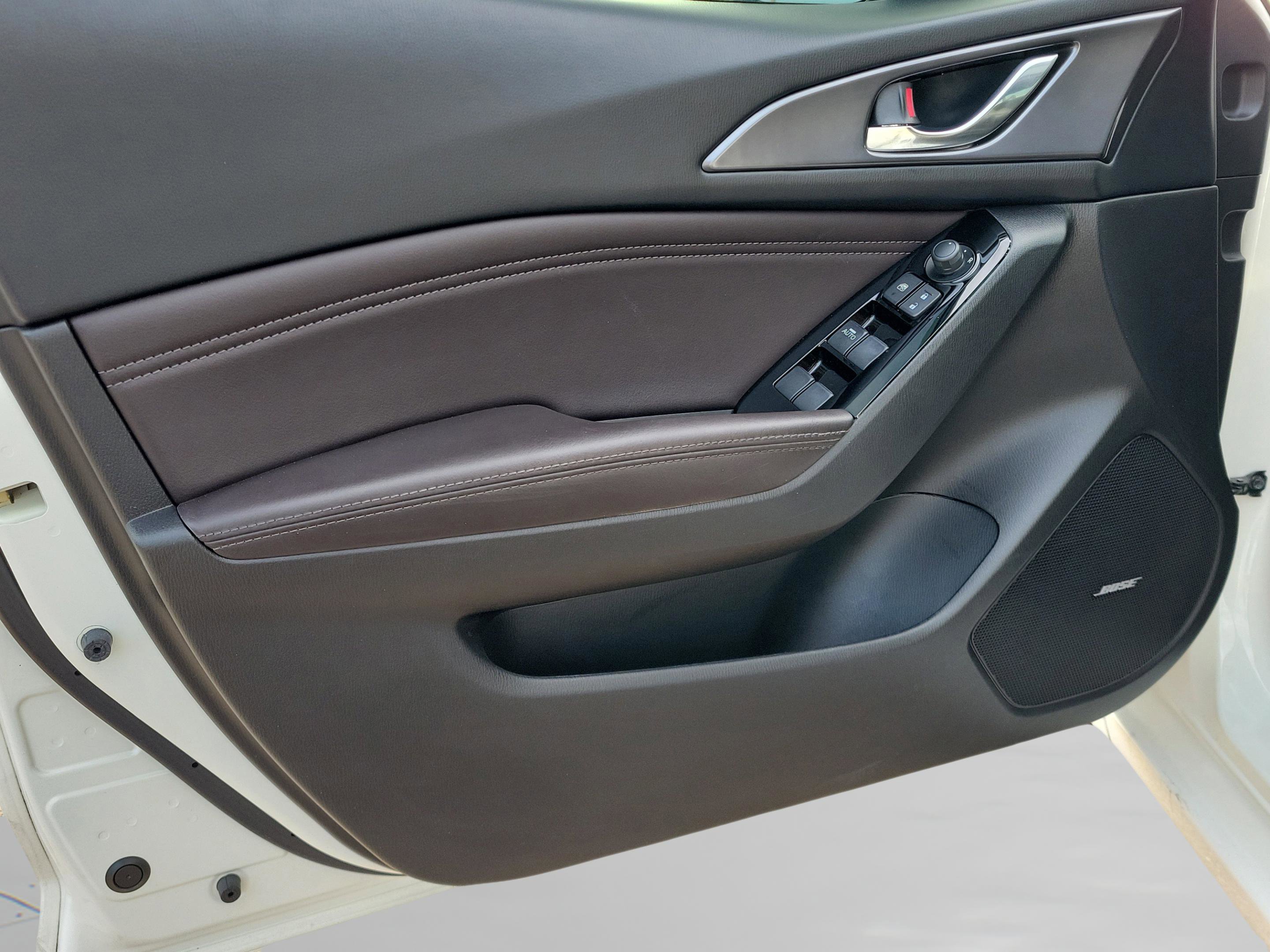 Used 2018 MAZDA MAZDA3 Grand Touring w/ Premium Equipment Package image 18