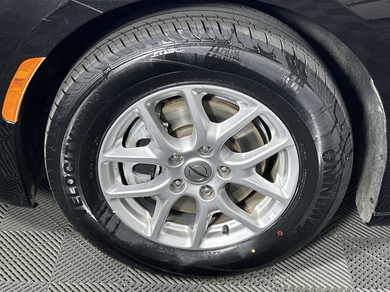 Used 2023 Chrysler Pacifica Touring-L image 9