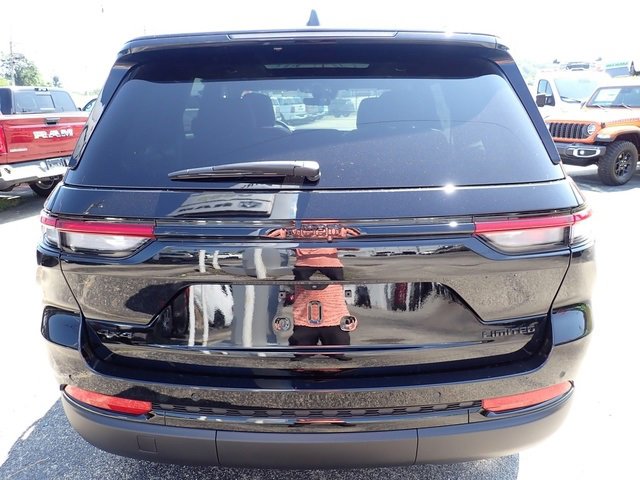 New 2025 Jeep Grand Cherokee Limited w/ Black Appearance Package image 4