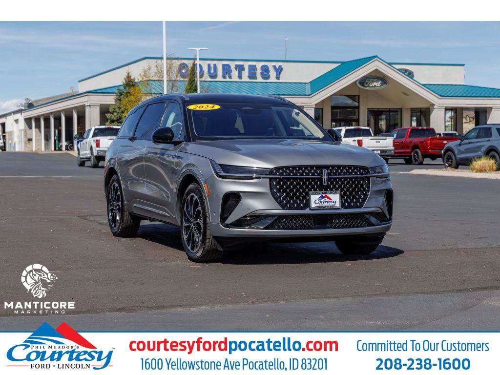 Used 2024 Lincoln Nautilus Reserve image 1