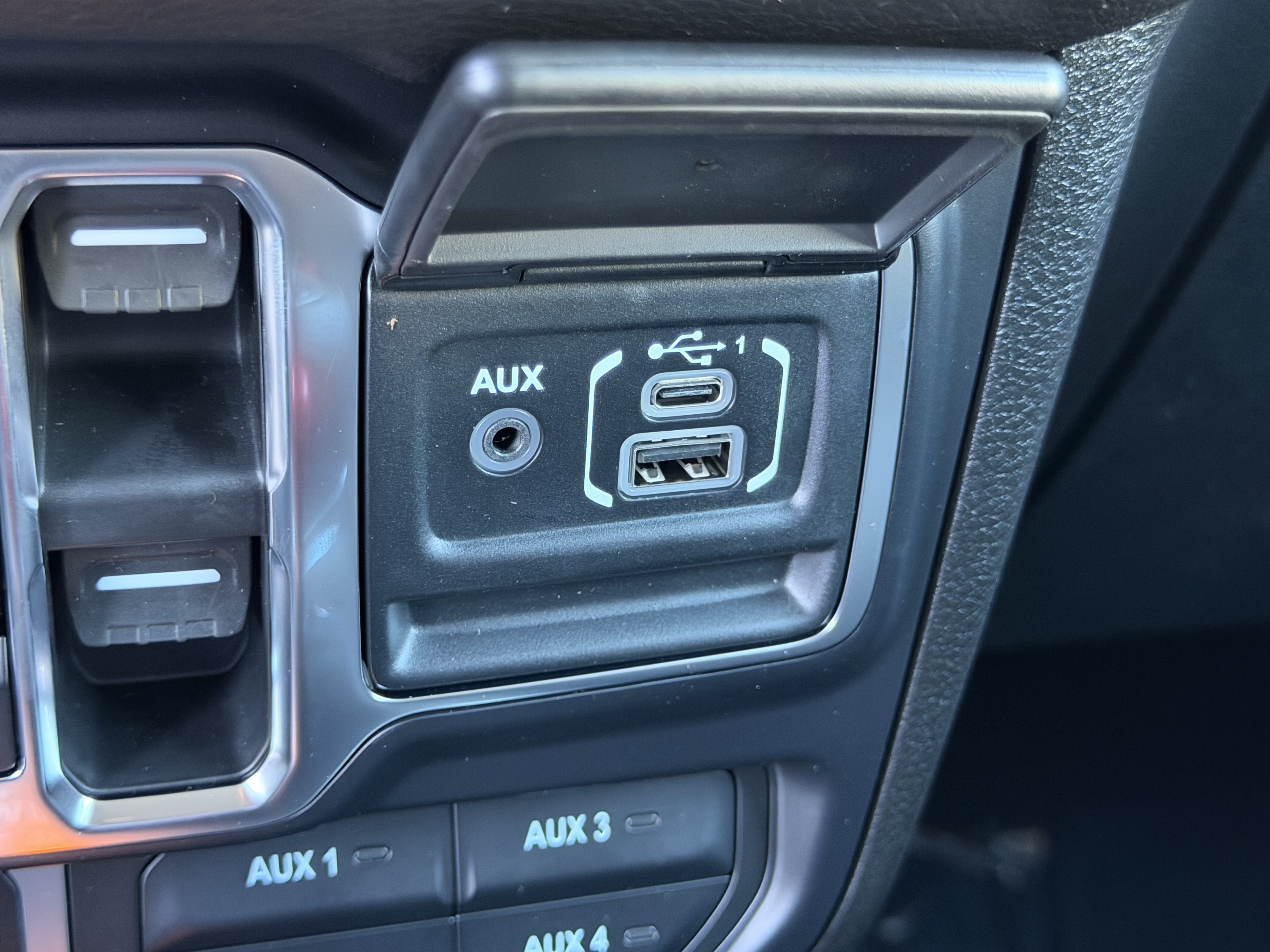 New 2026 Jeep Gladiator Sport AWD/4WD image 30