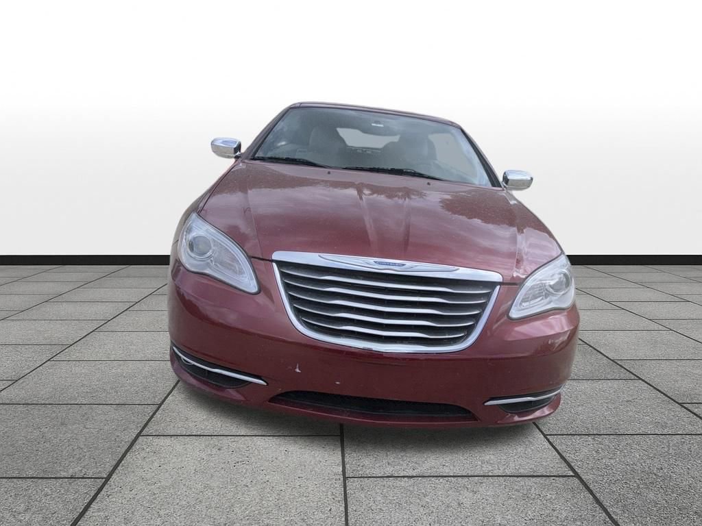 Used 2011 Chrysler 200 Limited FWD image 2