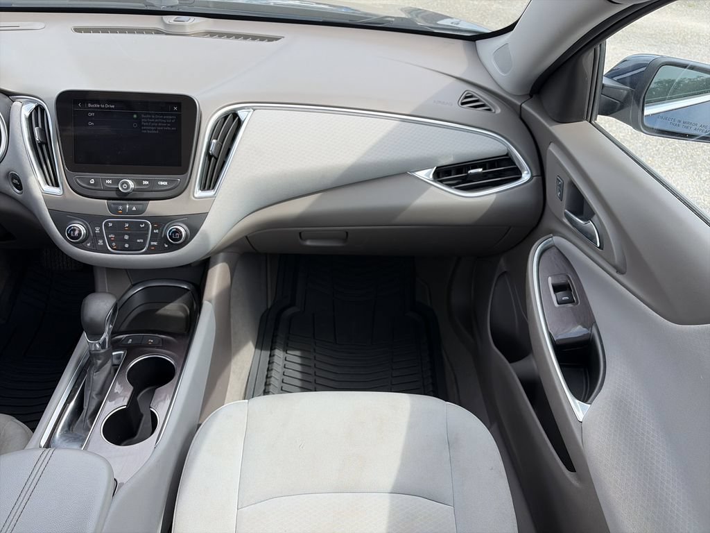Used 2021 Chevrolet Malibu LT FWD image 16