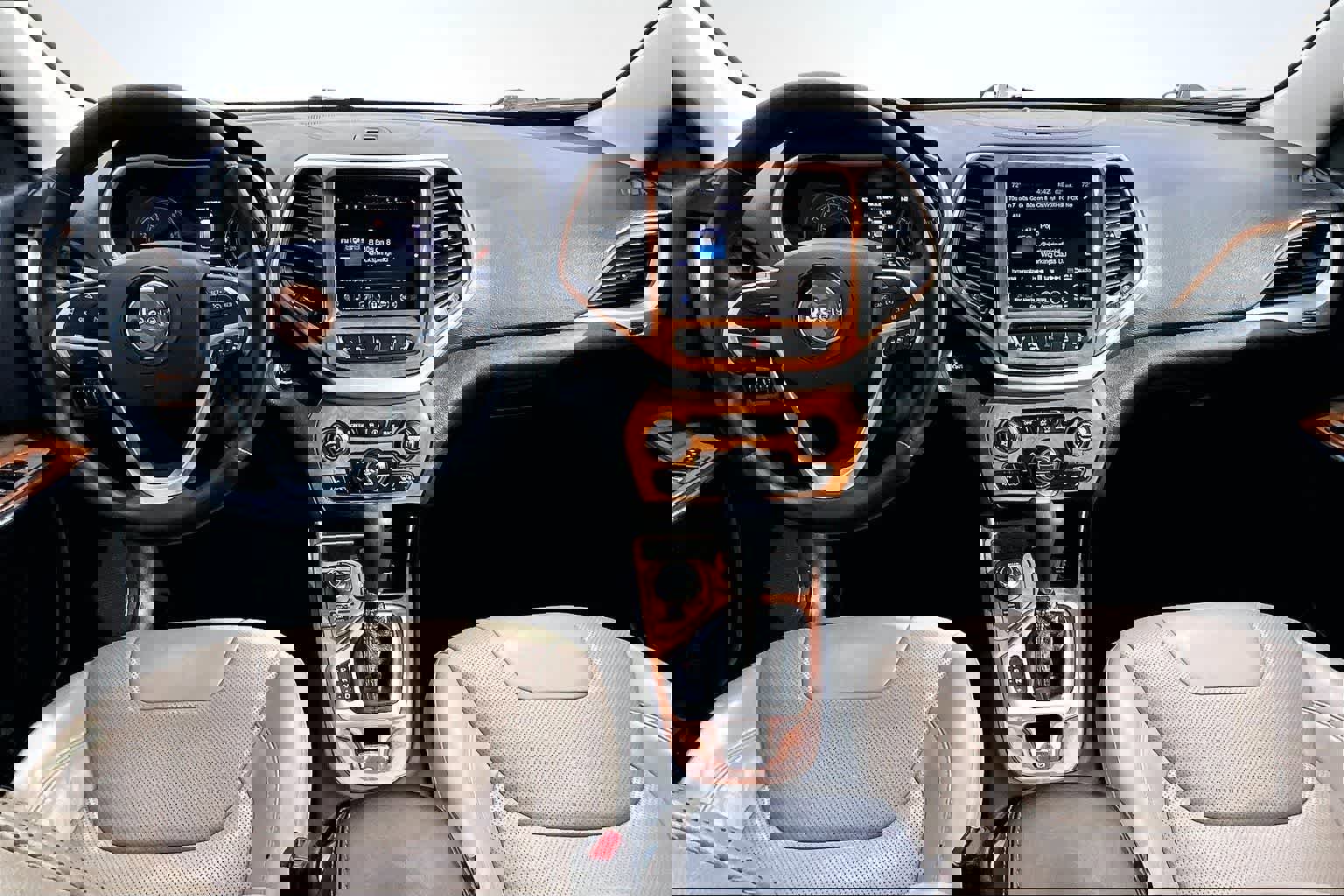 Used 2015 Jeep Cherokee Limited w/ Luxury Group image 10