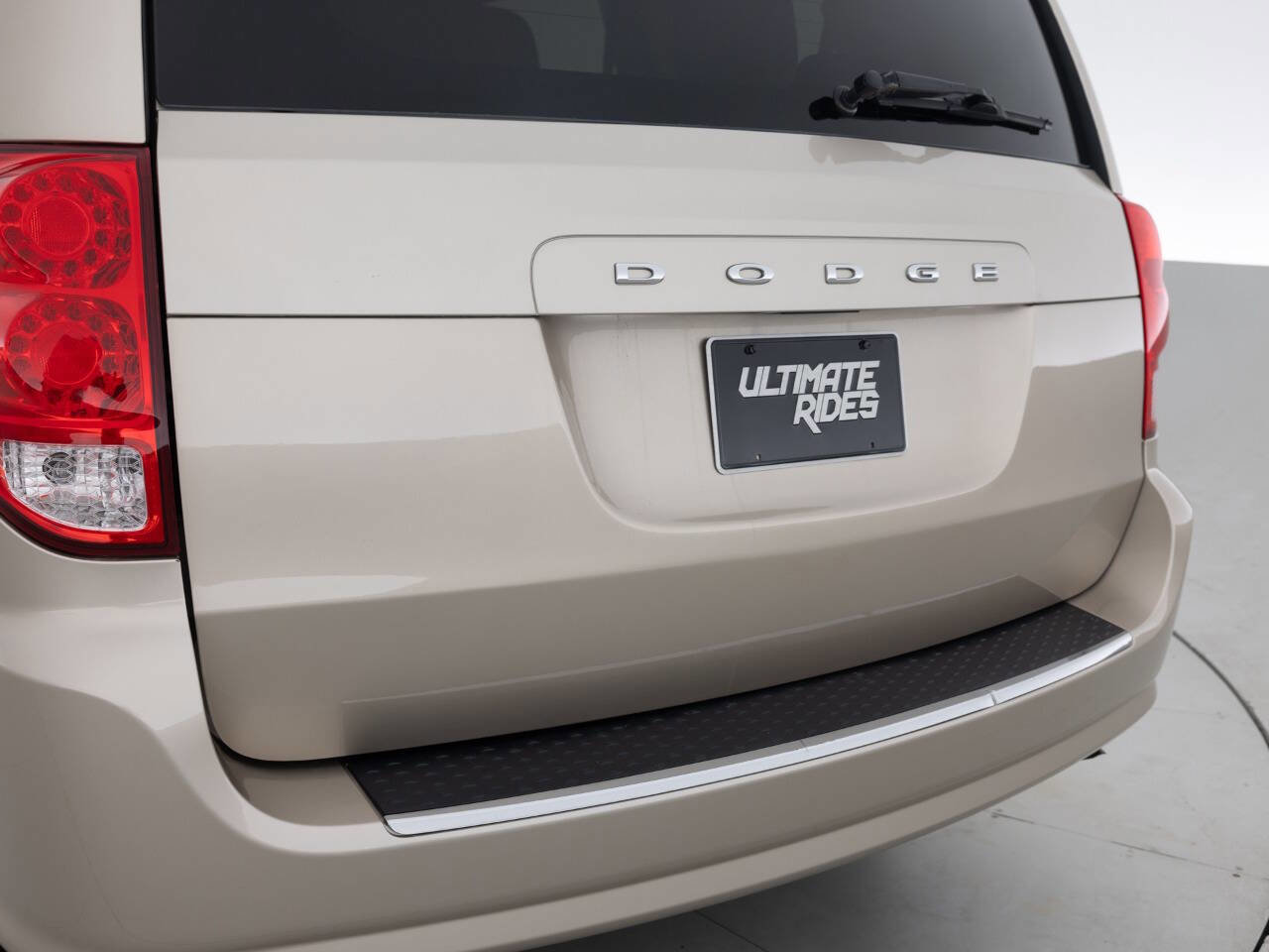 Used 2014 Dodge Grand Caravan SE FWD image 17