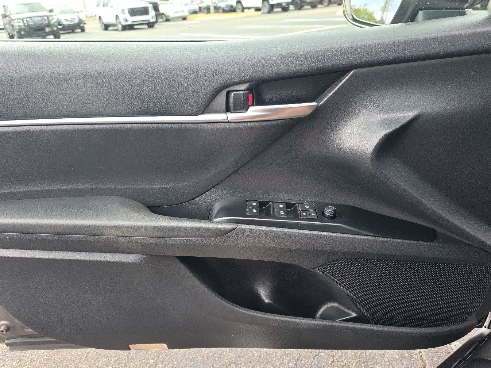 Used 2018 Toyota Camry LE FWD image 22