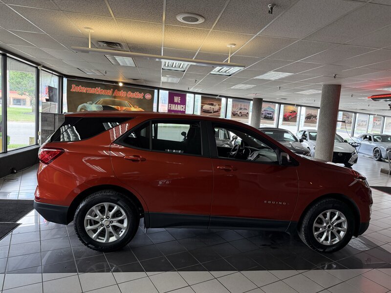 Used 2020 Chevrolet Equinox LS w/ LS Convenience Package AWD/4WD image 5