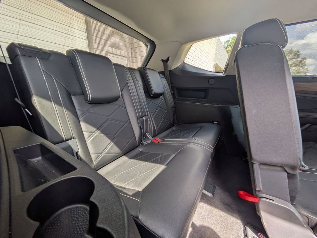 Used 2025 Volkswagen Atlas SE FWD image 28