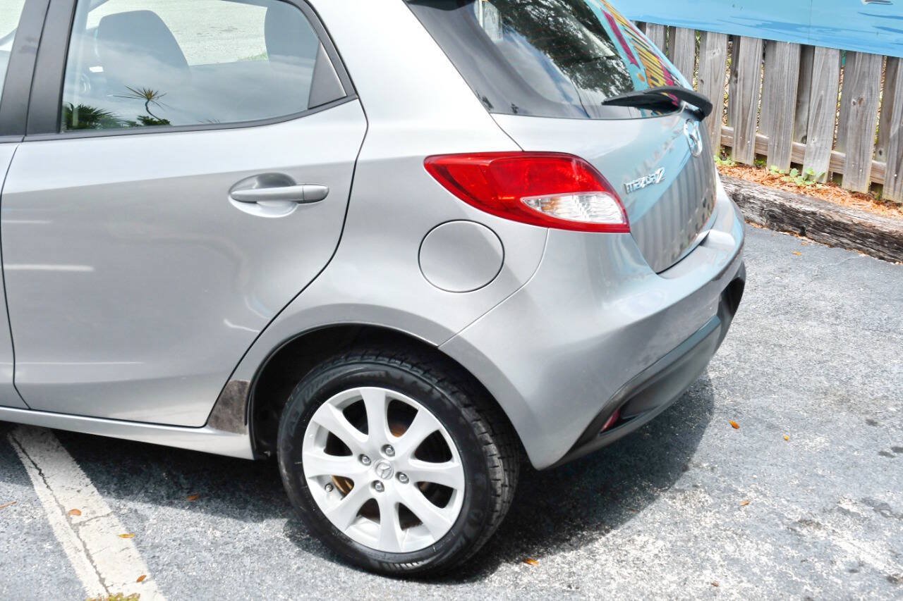 Used 2011 MAZDA MAZDA2 Touring FWD image 11