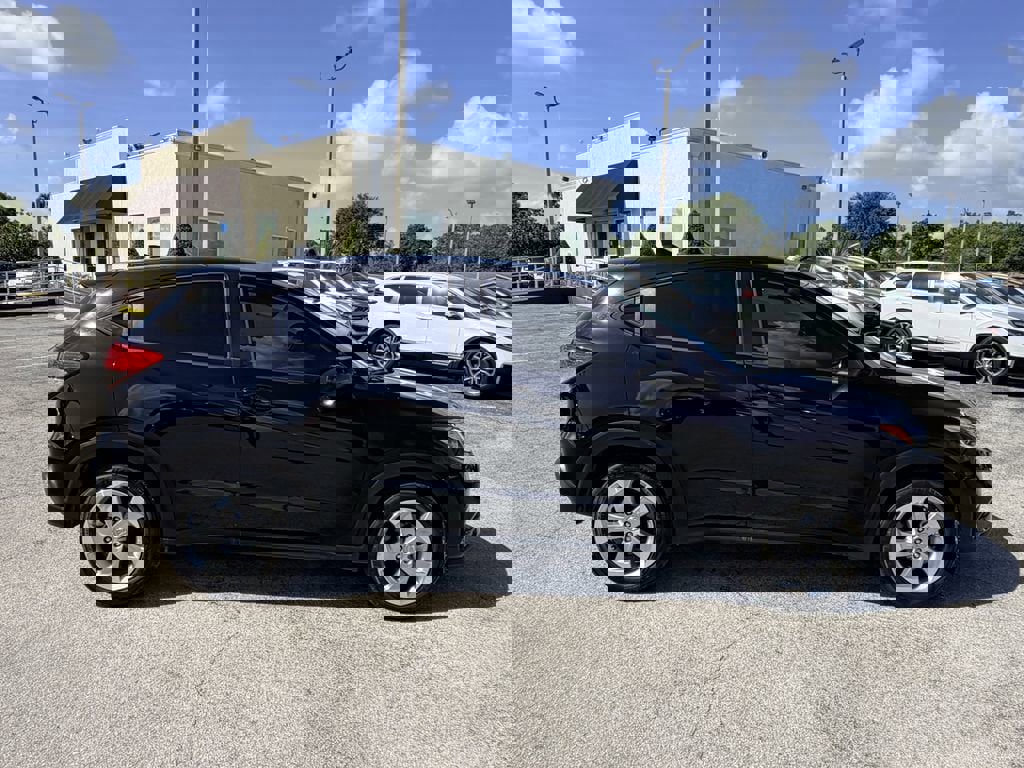 Used 2022 Honda HR-V LX image 4