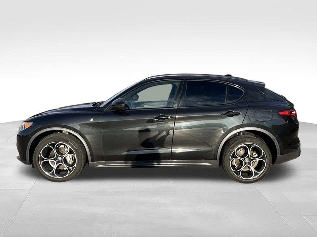Used 2023 Alfa Romeo Stelvio Ti AWD/4WD image 10