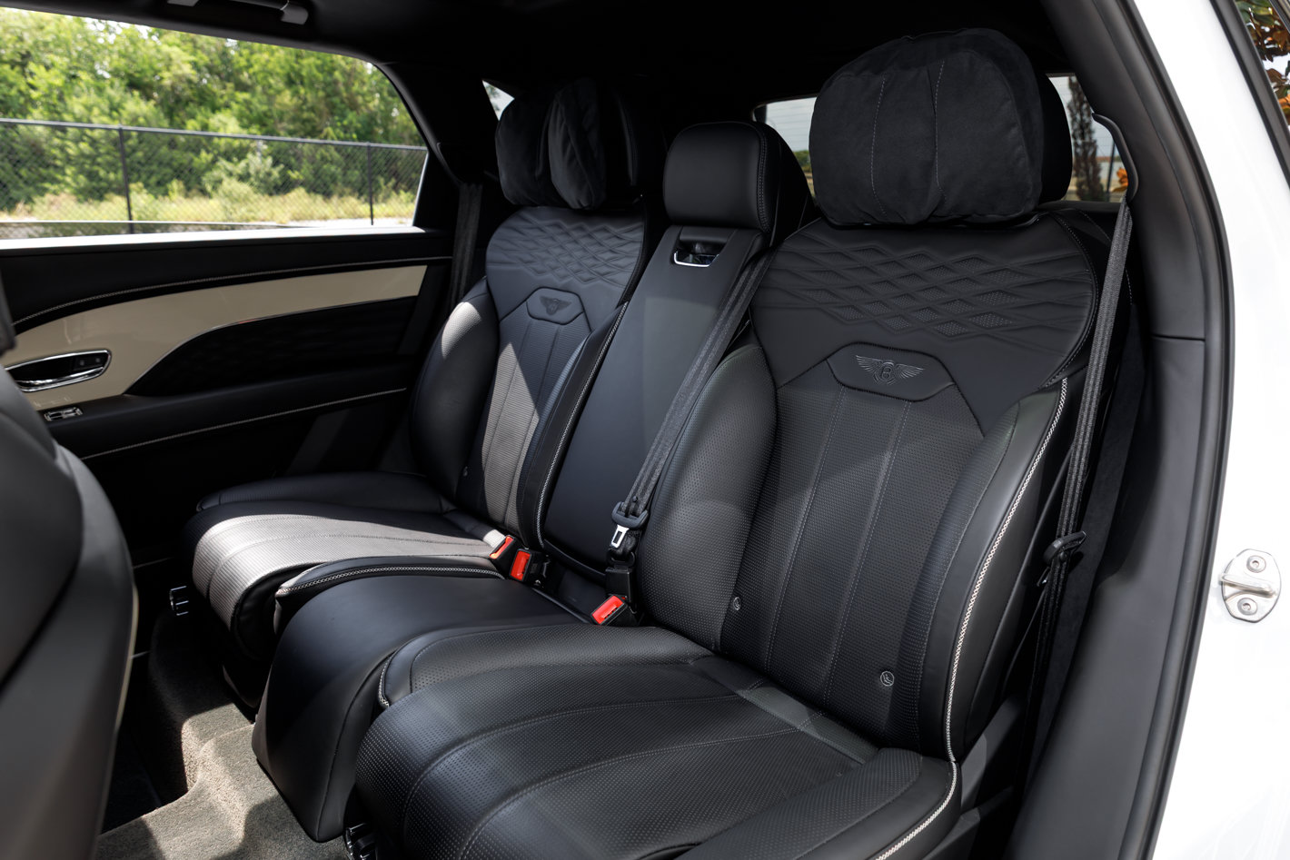 Used 2023 Bentley Bentayga Extended Wheelbase AWD/4WD image 30